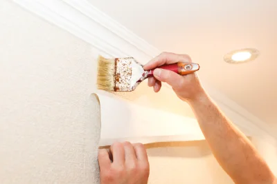 Pose de papier peint à Larressingle — revêtements muraux et toiles de verre